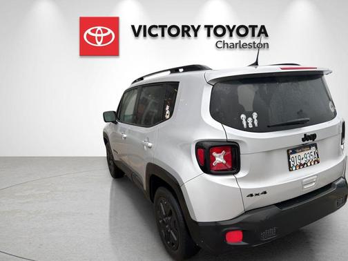 Glacier Metallic 2018 Jeep Renegade Upland
