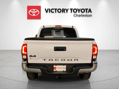 White 2022 Toyota Tacoma SR5