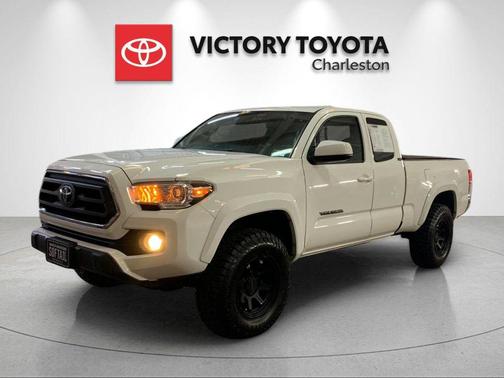 White 2022 Toyota Tacoma SR5