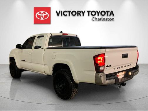 White 2022 Toyota Tacoma SR5