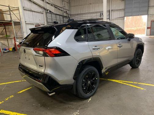 2025 Toyota RAV4 Hybrid SE