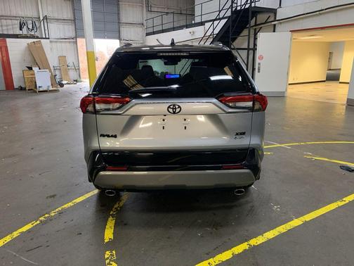 2025 Toyota RAV4 Hybrid SE
