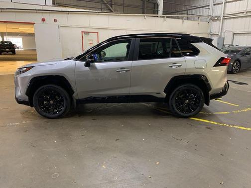 2025 Toyota RAV4 Hybrid SE