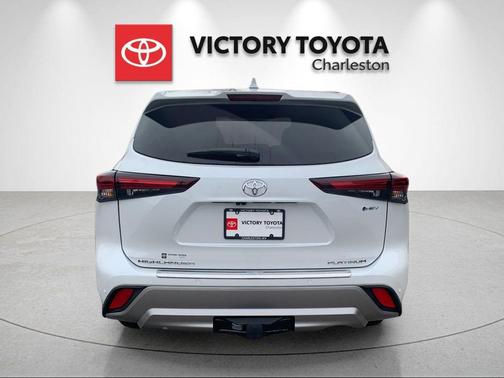 2026 Toyota Highlander Hybrid Platinum