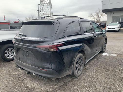 2025 Toyota Sienna Woodland Edition