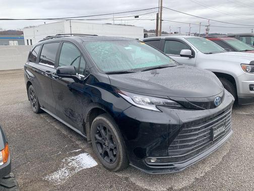 2025 Toyota Sienna Woodland Edition