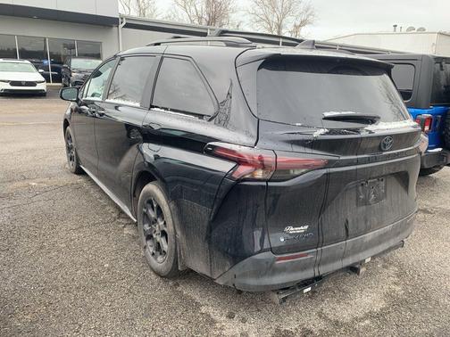 2025 Toyota Sienna Woodland Edition