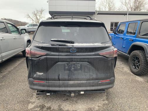 2025 Toyota Sienna Woodland Edition