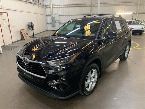2022 Toyota Highlander LE