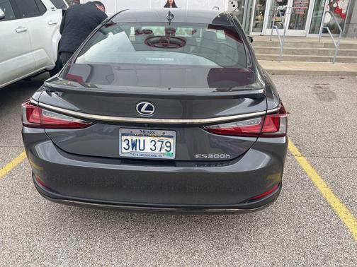 2022 Lexus ES 300h F SPORT