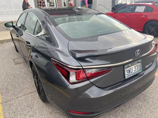 2022 Lexus ES 300h F SPORT