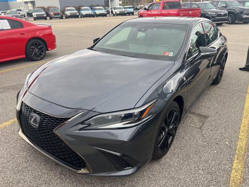 2022 Lexus ES 300h F SPORT
