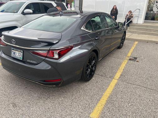 2022 Lexus ES 300h F SPORT