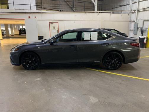 2022 Lexus ES 300h F SPORT