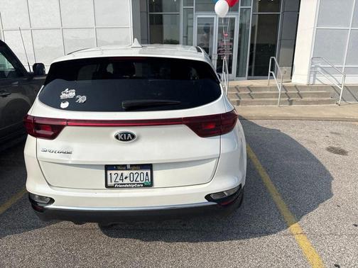 Snow White Pearl 2022 Kia Sportage LX