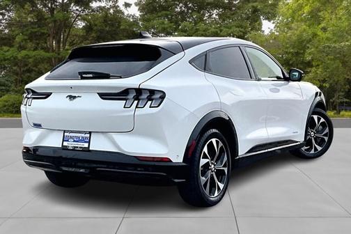 2022 Ford Mustang Mach-E PREMIUM