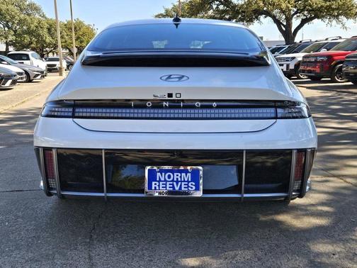 2025 Hyundai IONIQ 6 SE