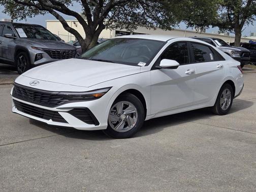 2025 Hyundai ELANTRA SE