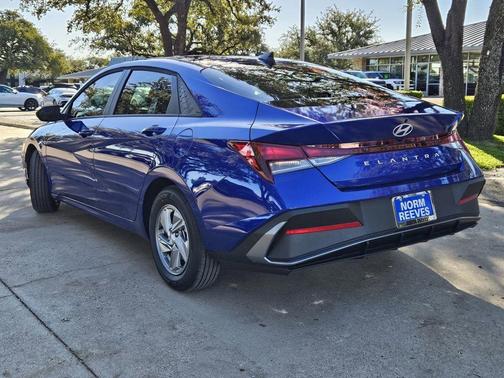 2025 Hyundai ELANTRA SE