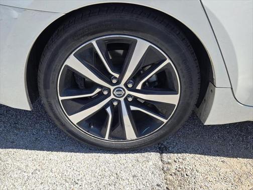 2022 Nissan Maxima SV Xtronic CVT