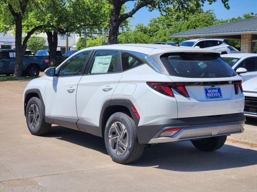Creamy White Pearl 2026 Hyundai TUCSON Hybrid Blue SE