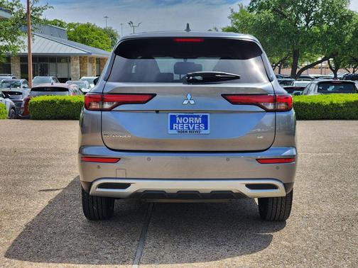 Gray Metallic 2022 Mitsubishi Outlander SE