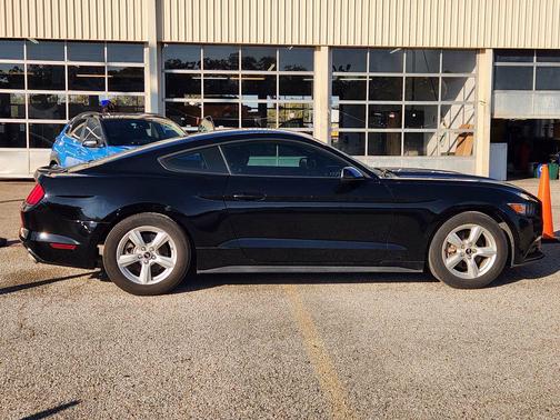 2017 Ford Mustang V6