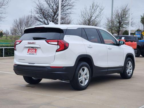Summit White 2024 GMC Terrain SLE
