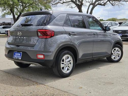 2022 Hyundai VENUE SE