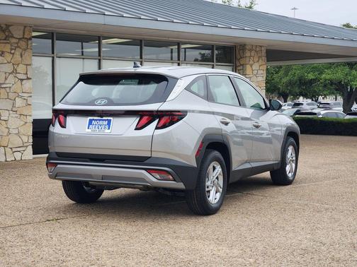 Shimmering Silver 2026 Hyundai TUCSON SE