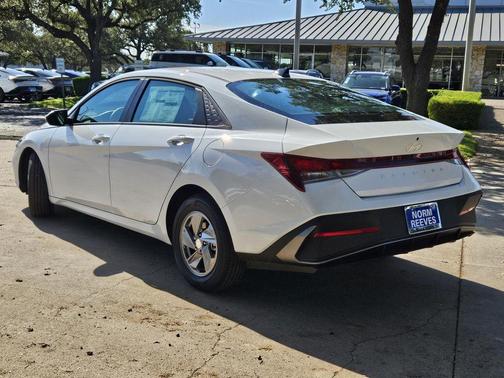 2025 Hyundai ELANTRA SE