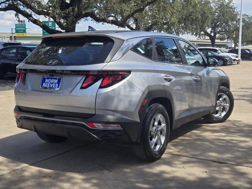 2023 Hyundai TUCSON SE
