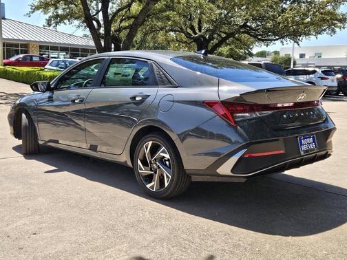 2025 Hyundai ELANTRA HEV SEL Sport