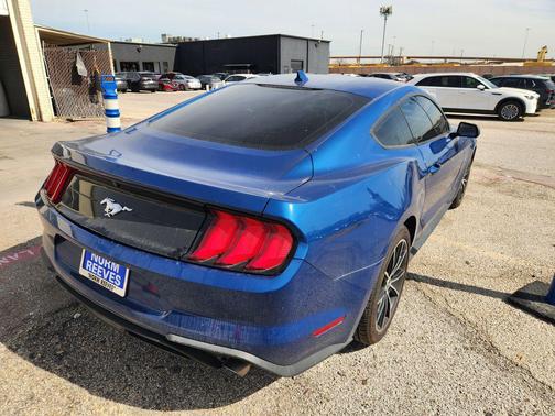2022 Ford Mustang EcoBoost