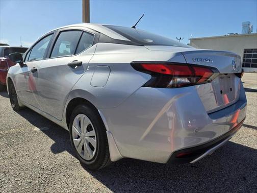 2022 Nissan Versa 1.6 S