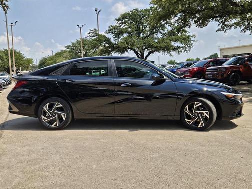 2025 Hyundai ELANTRA HEV SEL Sport