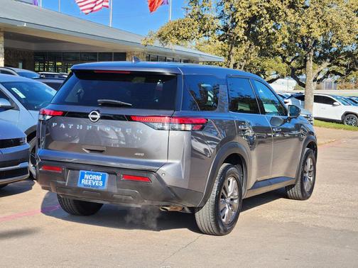 2022 Nissan Pathfinder S 4WD