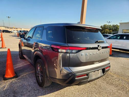 2022 Nissan Pathfinder S 4WD