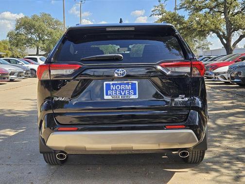 2024 Toyota RAV4 Hybrid SE