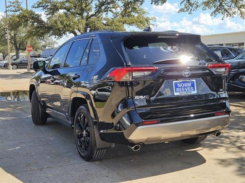 2024 Toyota RAV4 Hybrid SE