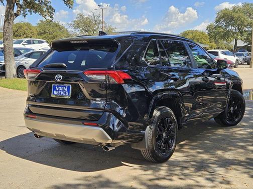 2024 Toyota RAV4 Hybrid SE