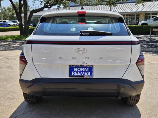 2026 Hyundai KONA SE