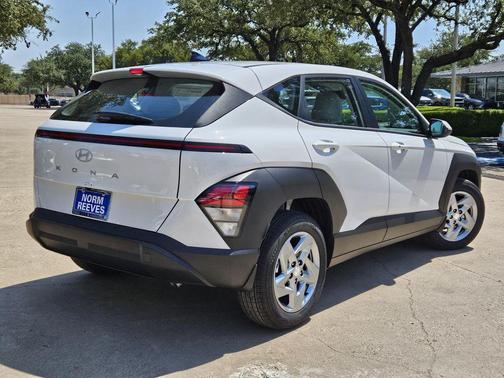 2026 Hyundai KONA SE
