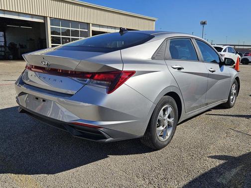 2023 Hyundai ELANTRA SE