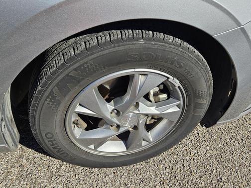 2023 Hyundai ELANTRA SE