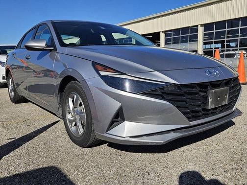 2023 Hyundai ELANTRA SE