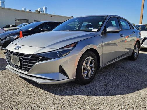 2023 Hyundai ELANTRA SE