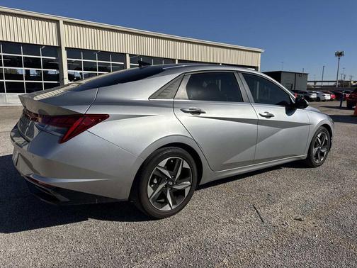 2021 Hyundai ELANTRA Limited