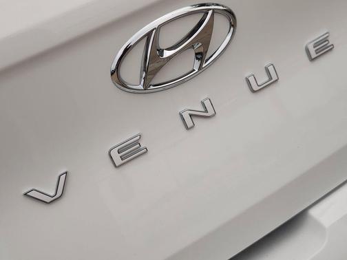 Lunar White 2026 Hyundai VENUE SE