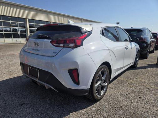 2019 Hyundai Veloster 2